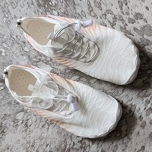 Hike Footwear Lorax Pro Barefoot Shoe Non-Slip Sz39 NWOB